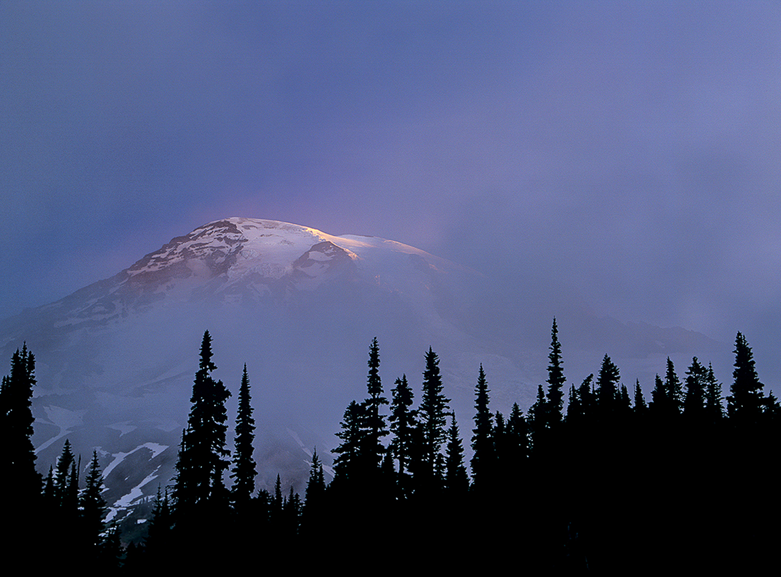 Mt Rainier, Fog eb07f5ea 8f45 4cb3 8d87 0e9782f78830